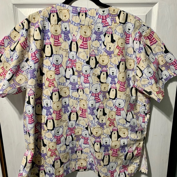 Penguin and polar bear scrub top - Picture 3 of 3